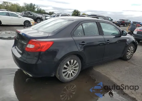 2010 Suzuki Kizashi Se z USA, uszkodzony, nr VIN JS2RF9A3XA6100078